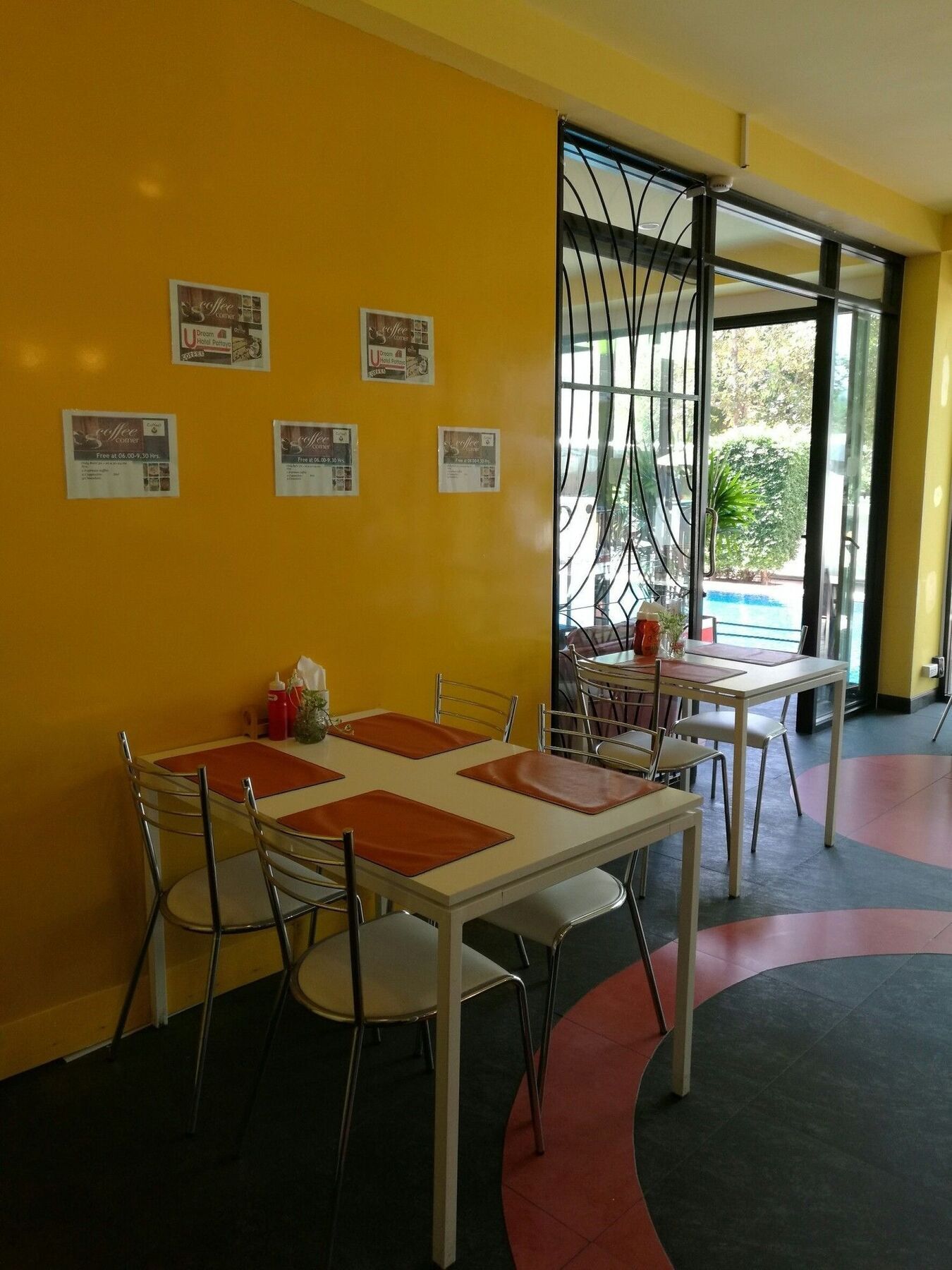 Oyo 75367 Ud Pattaya Hotel بانغْلامونغْ المظهر الخارجي الصورة