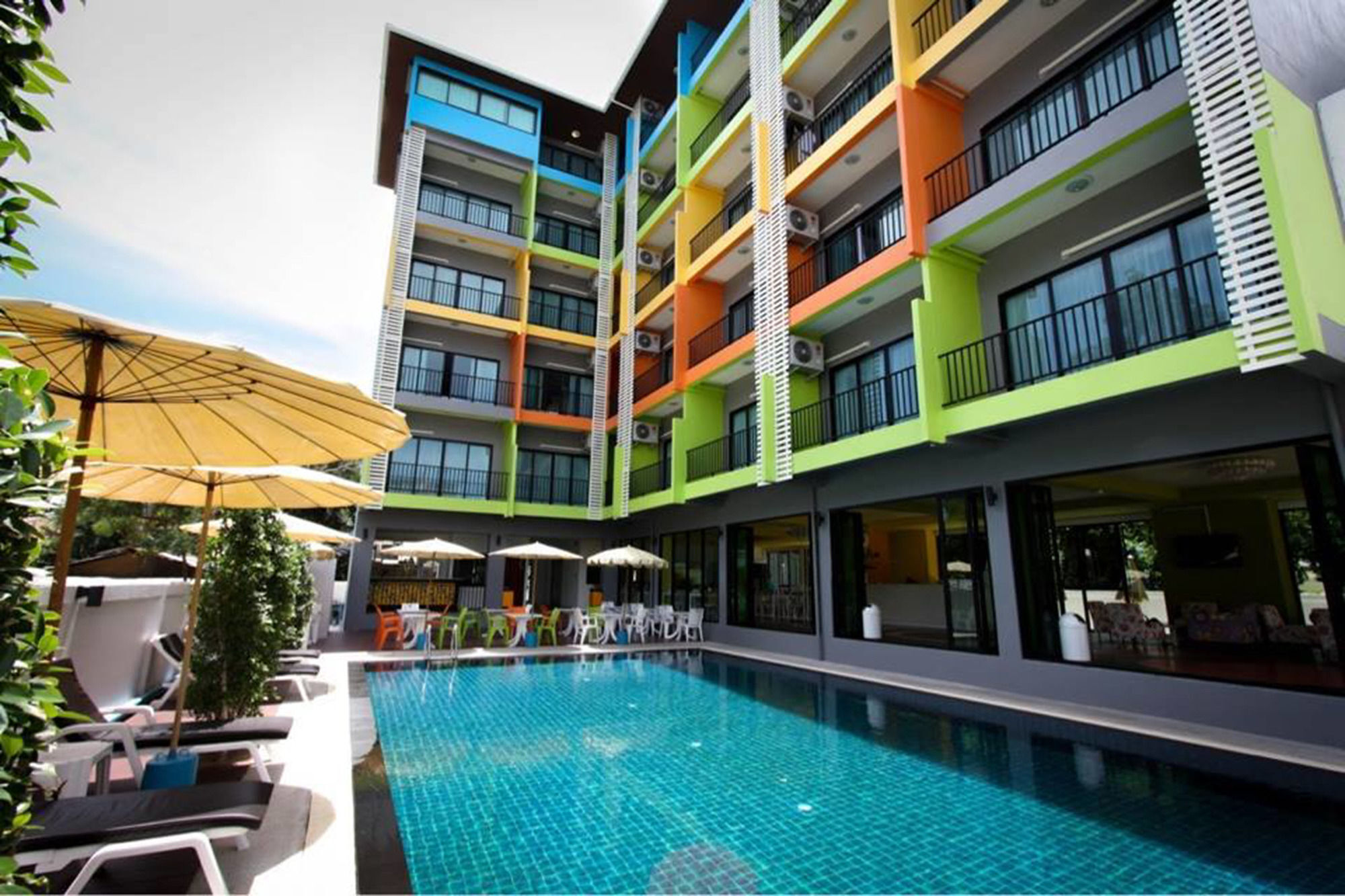 Oyo 75367 Ud Pattaya Hotel بانغْلامونغْ المظهر الخارجي الصورة
